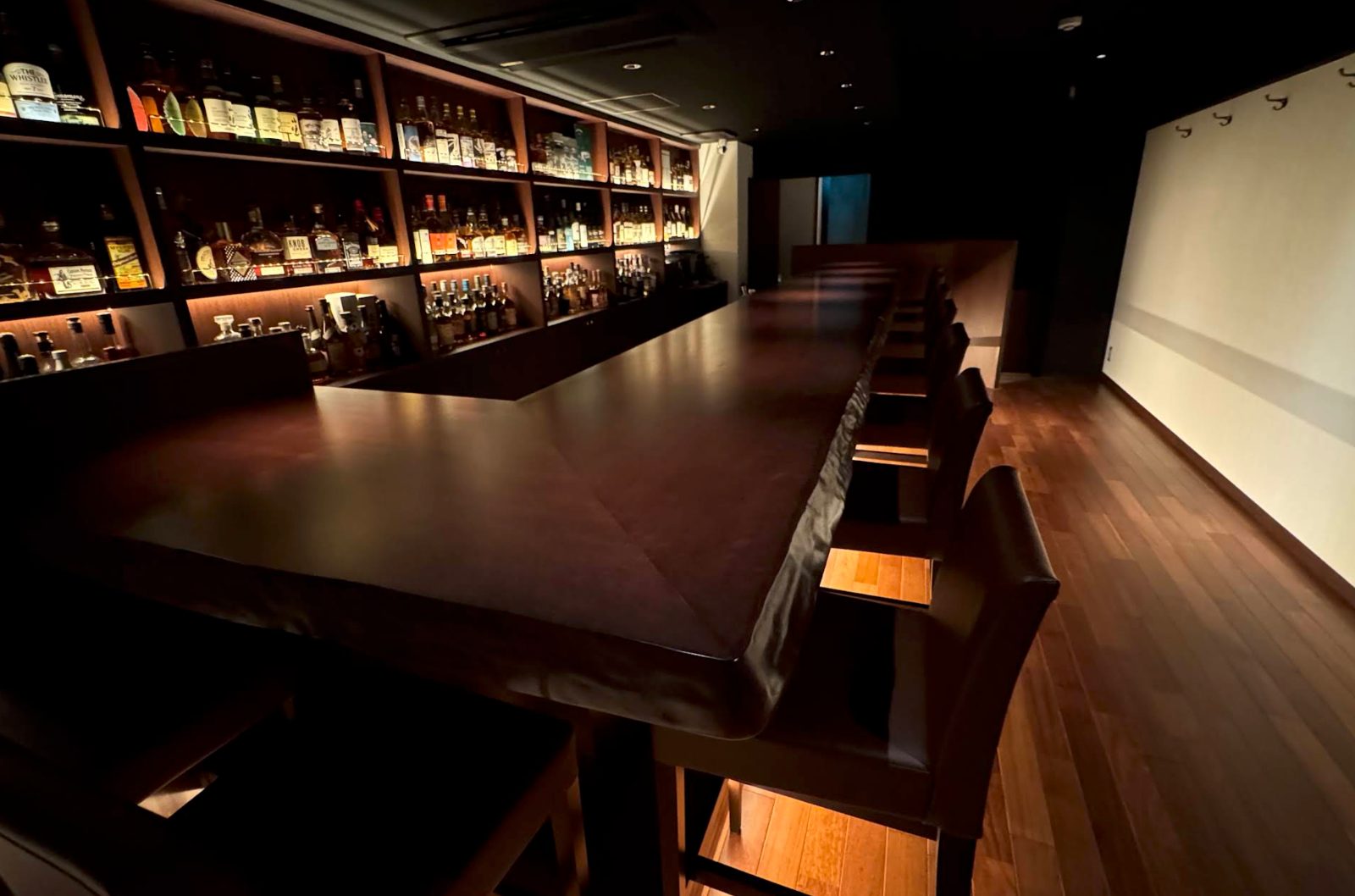 BAR LEDAIG (バー レダイグ) 神田 店内写真